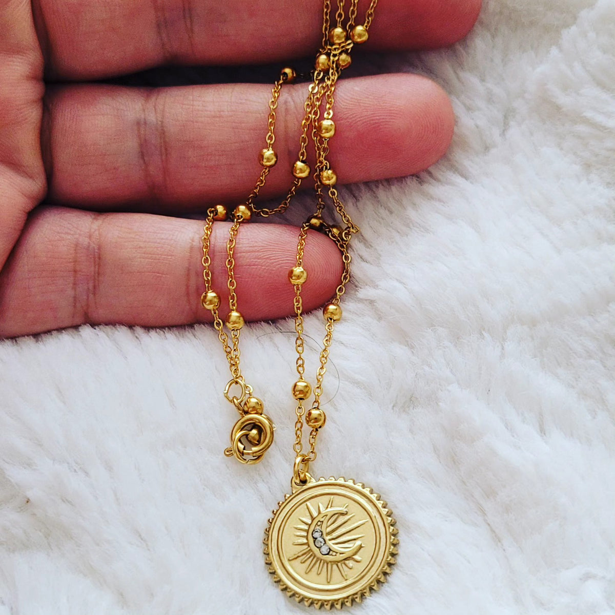 Collier Médaillon Soleil et Lune Doré