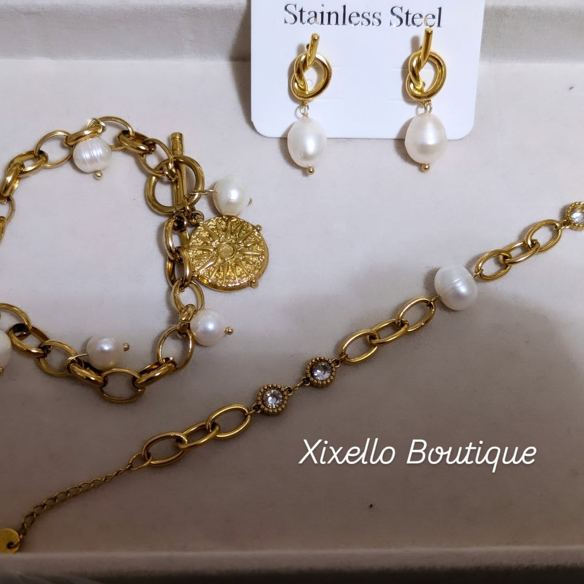 Parure Chaînes Dorées et Perles